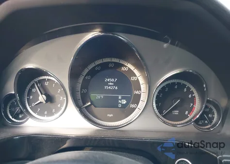 2011 Mercedes-Benz E 350 4Matic z USA, uszkodzony, nr VIN WDDHF8HB8BA337816